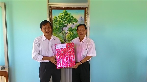 Ban Tuyên giáo Huyện ủy thăm và chúc mừng Chi hội Văn học nghệ thuật huyện Tánh Linh nhân Ngày Báo chí Việt Nam